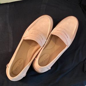 Brand New with tags Sperry light cream suede loafers